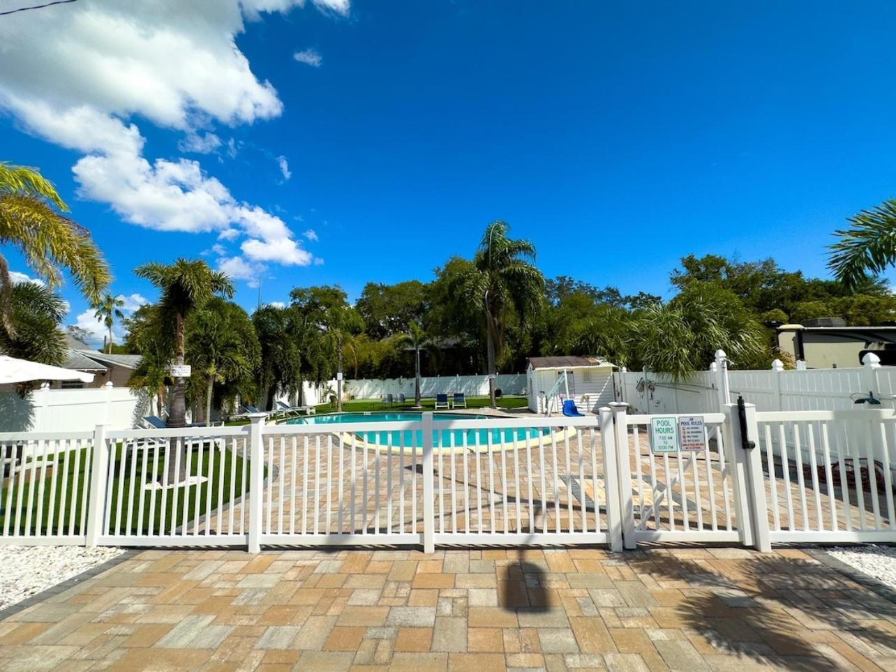 1K Bed Studio Apt With Shared Pool 06 Clearwater Exterior photo